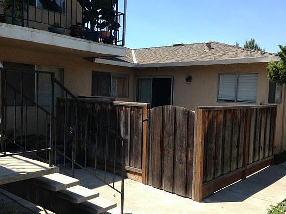 4th image of 631 Bolton Ct #1