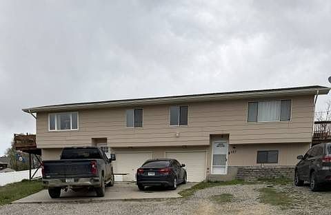 1st image of 425-427 Laurie Ln