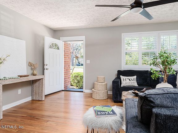 5th image of 4131 PEACHTREE Circle E