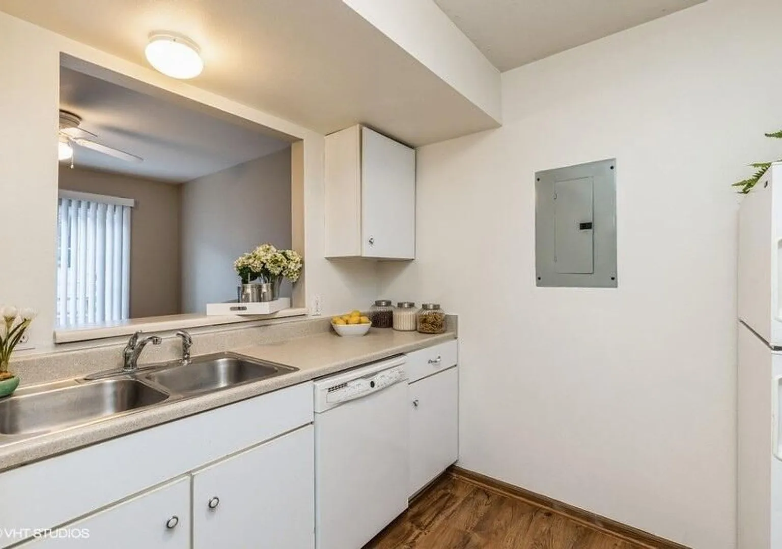 Super cute, 2 story townhome in West Ames — Photo 3