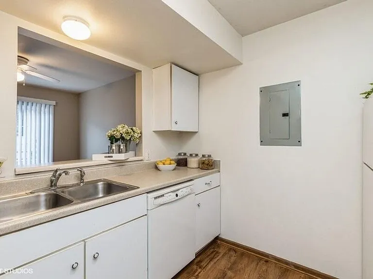 1510 Delaware Ave #3 — Photo 3