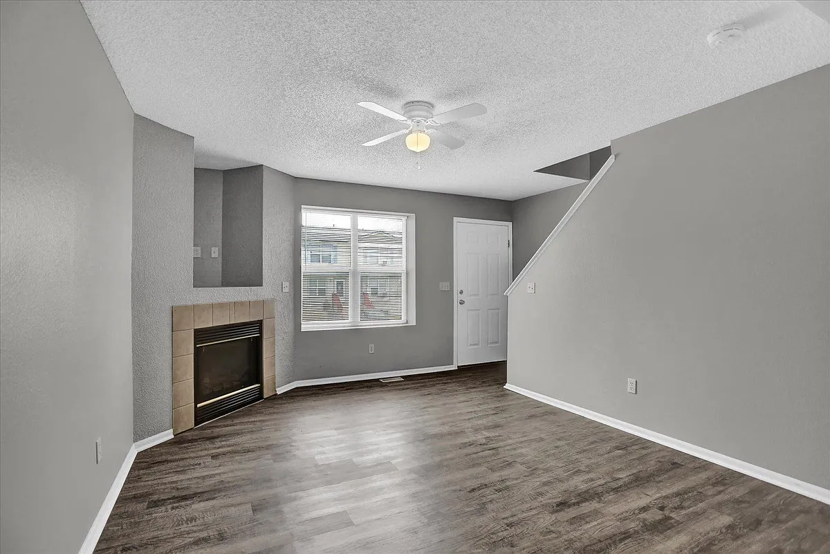 Building Photo - 2532 Plumtree Grv