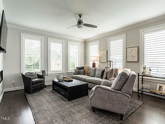 5th image of 1610 Draper View Loop #101