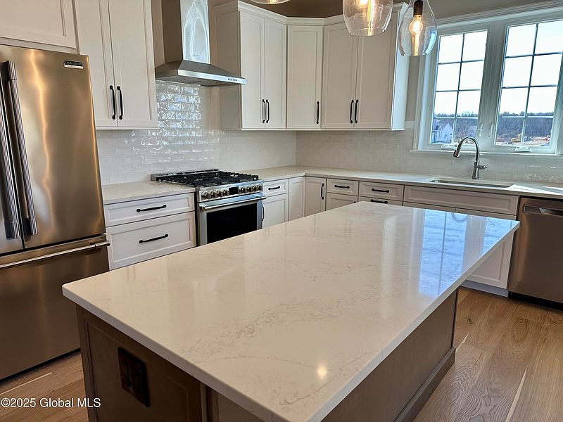 5th image of 24 Silver Oak Drive