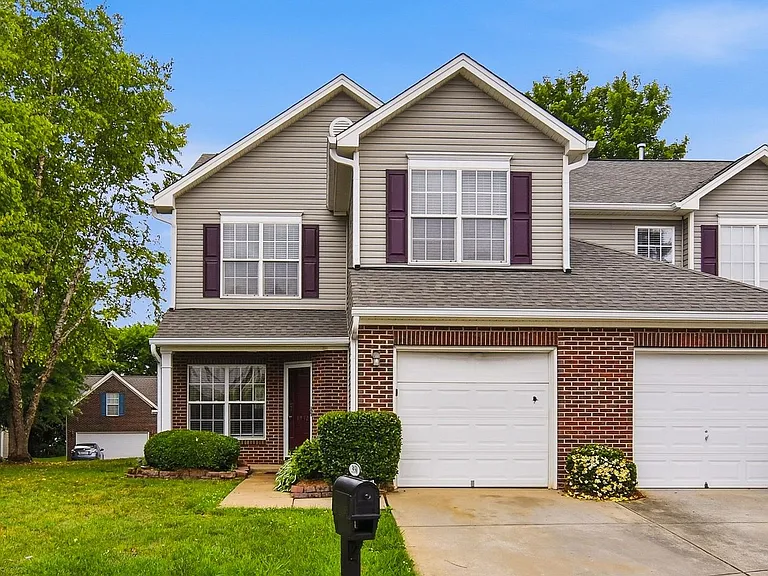 3930 Fountain Village Cir — Photo 1