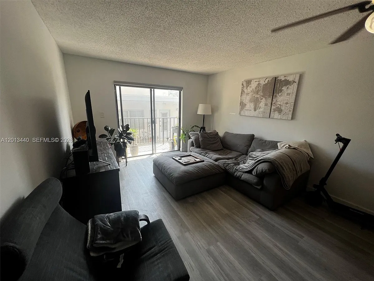 Building Photo - 950 Euclid Ave #211