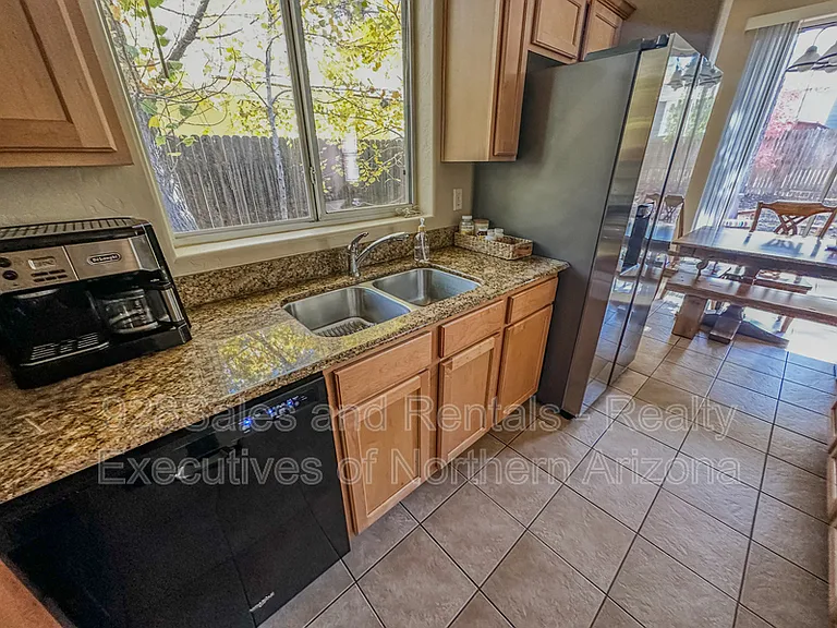 537 W Nugget Trl — Photo 18