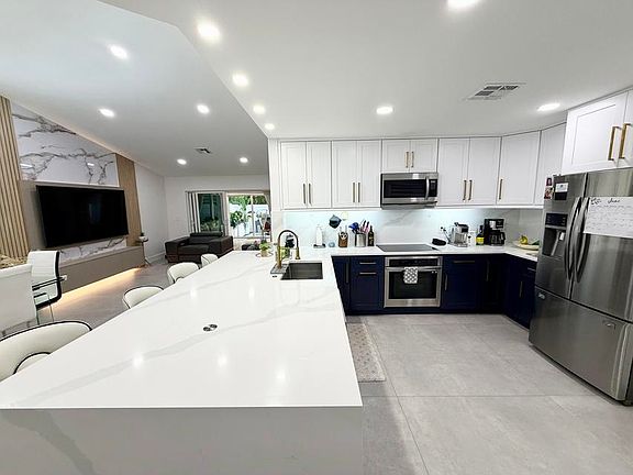 3rd image of 4929 W Lakes Dr #0