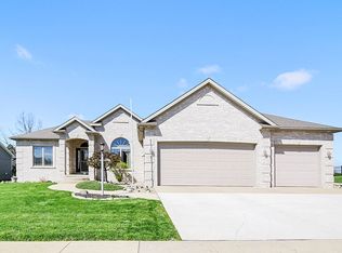 1505 Quarry Rd, Mahomet, IL 61853