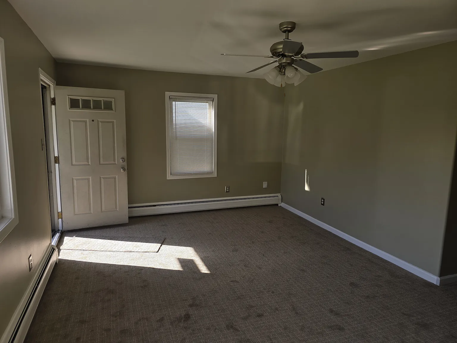 3 bed, 1000 sqft, $1,400 — Photo 3