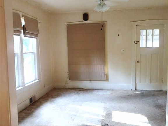 5th image of 915 W Virginia Ave