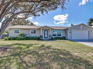 2700 Riverview Dr, Naples, FL 34112