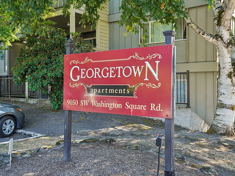 Georgetown Manor Apartments — Photo 25