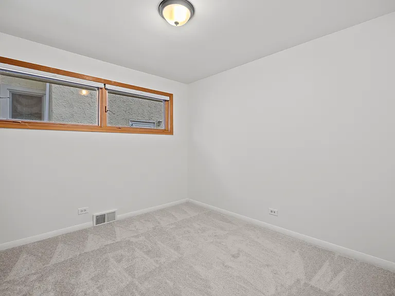 934 Yale St — Photo 22