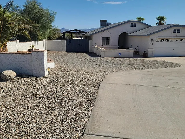 2010 Bombay Dr — Photo 4