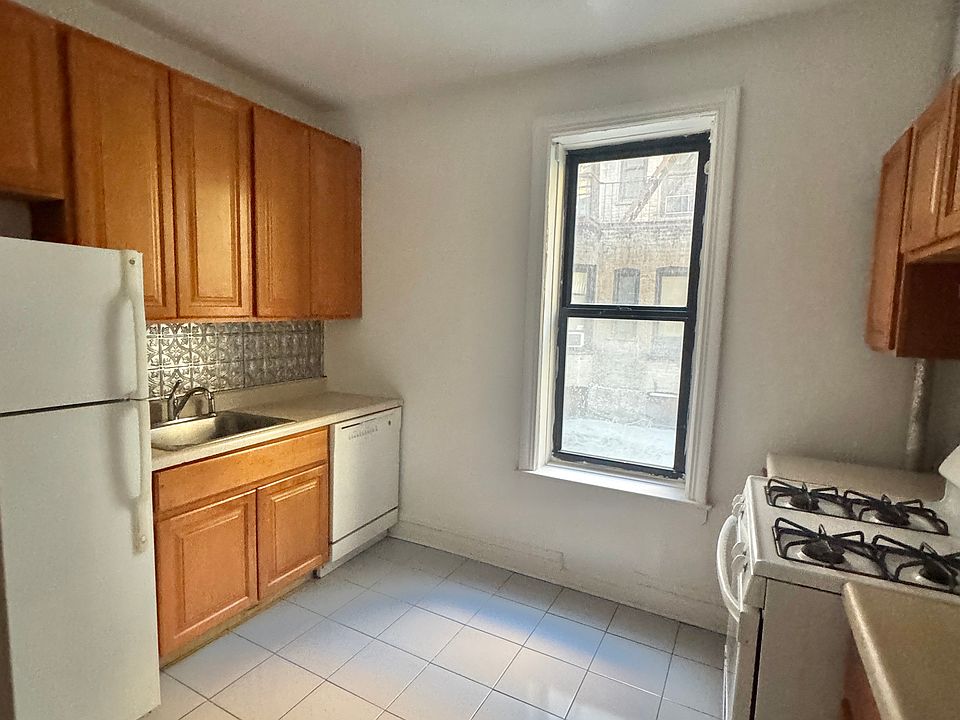 2nd image of 120 Garfield Pl APT A7