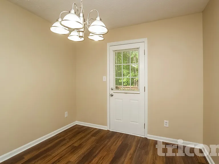 604 Cedar Creek Dr — Photo 6