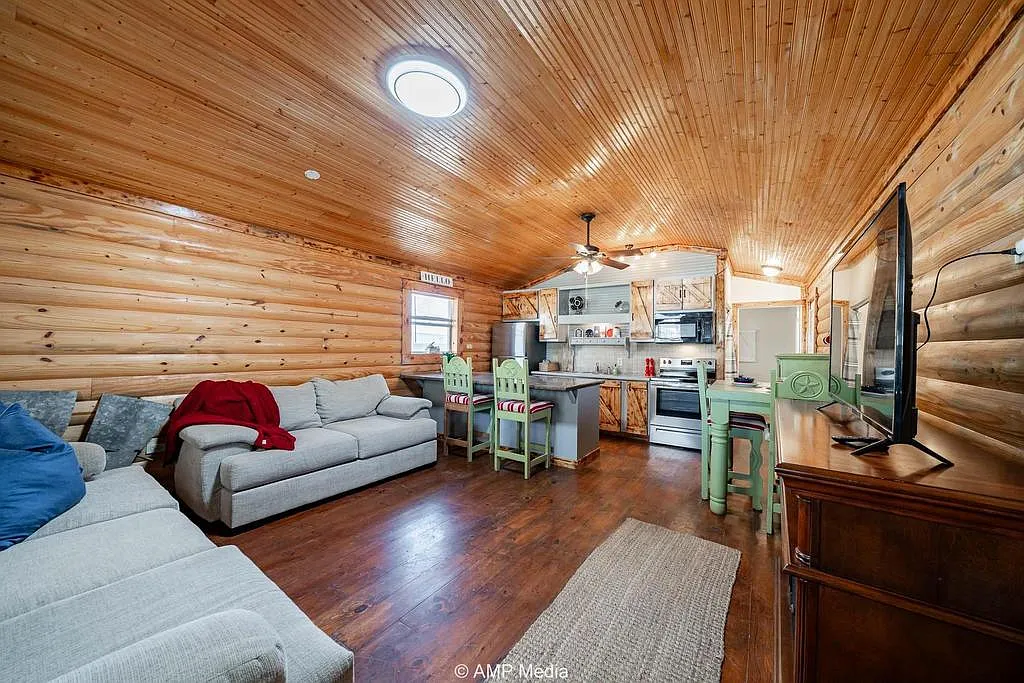 1 bed, 640 sqft, $1,800 — Photo 2