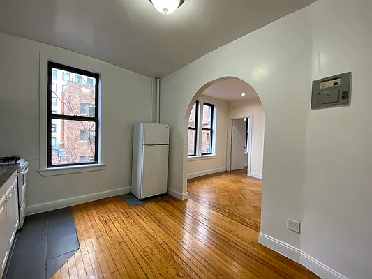 Rented by City Connections Realty | media 9