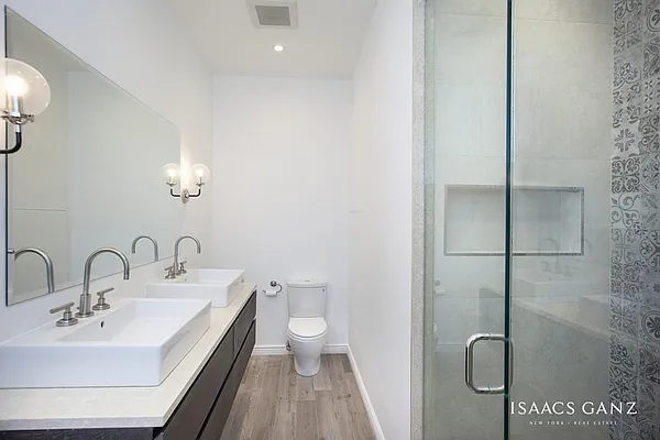 Sold by Isaacs Ganz Real Estate | media 16