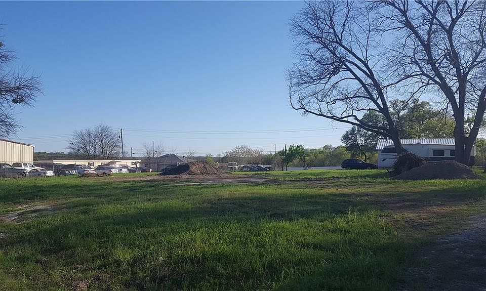 2nd image of 2944 County Road 330