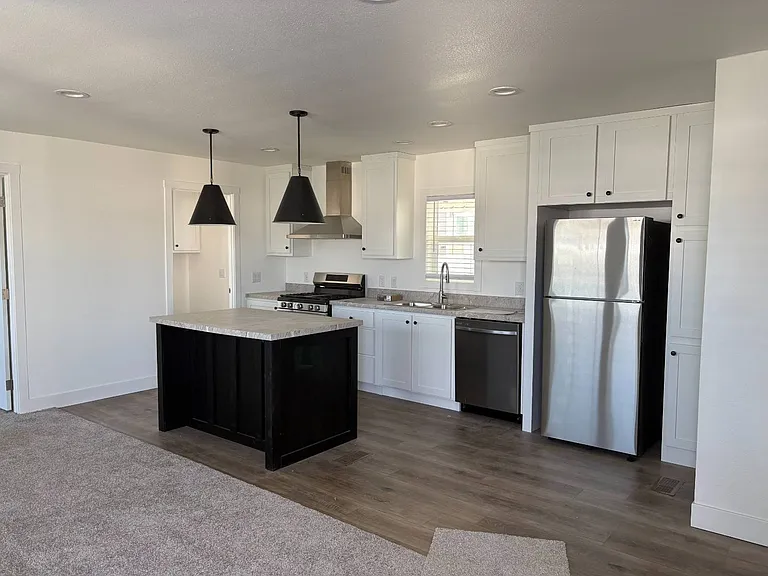 1700 State St #26 — Photo 2