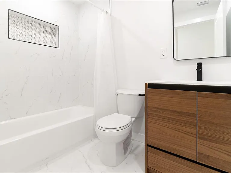 2329 W Beach St — Photo 28