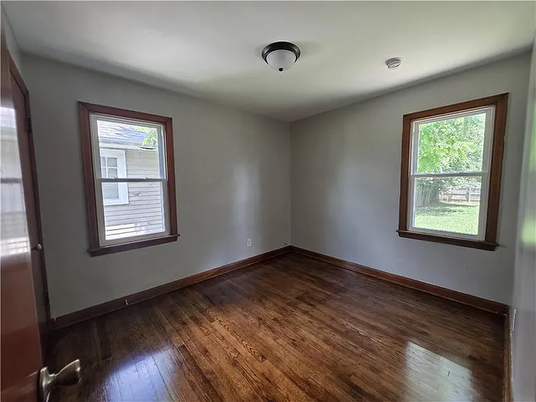 772 S Ogden Ave — Photo 9