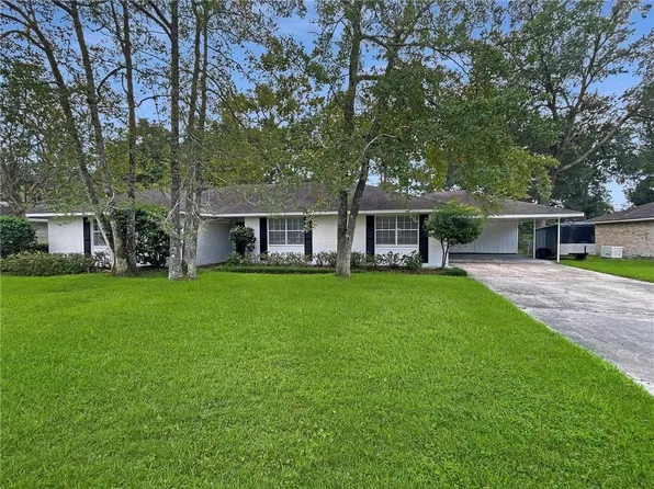 305 Country Club Blvd, Slidell, LA 70458