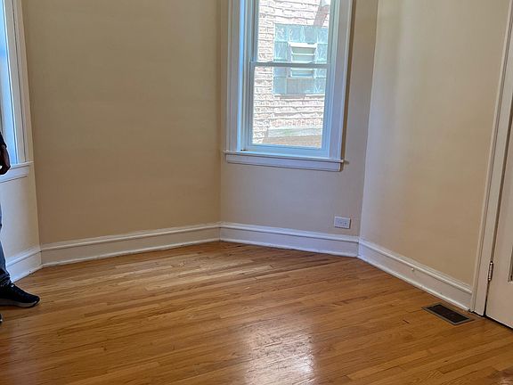 4th image of 3741 W Windsor Ave #1