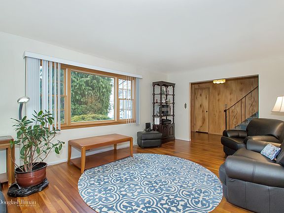 5th image of 18 Sterling Ln