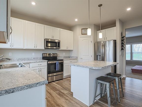 3rd image of 10617 Anna Ln