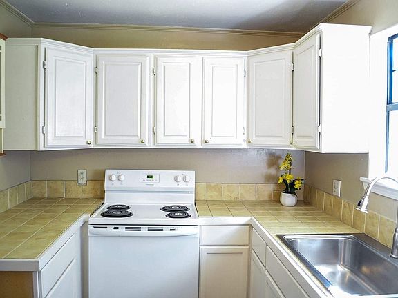 4th image of 30655 Shannon Dr