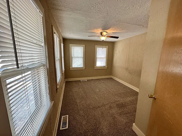 715 Asp Ave — Photo 24