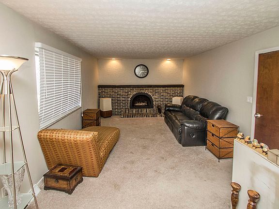 5th image of 1562 Northcrest Ave