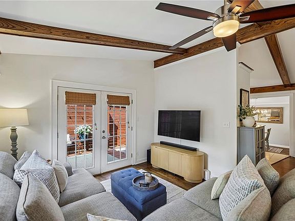 4th image of 2063 Malabar Dr NE