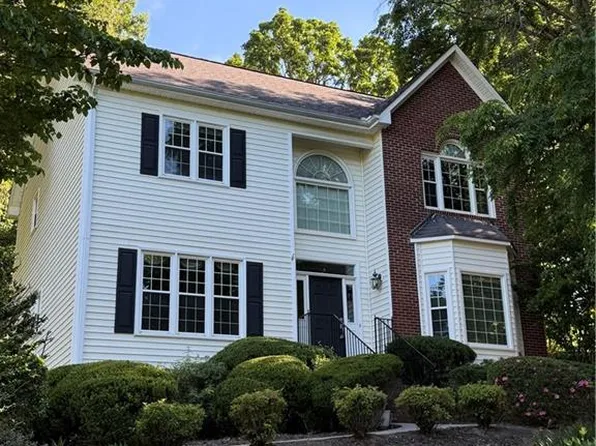 3165 Glenshire Dr, Winston Salem, NC 27127