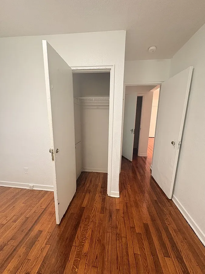 2 Bedroom in Autumn Park Apartments — Photo 4
