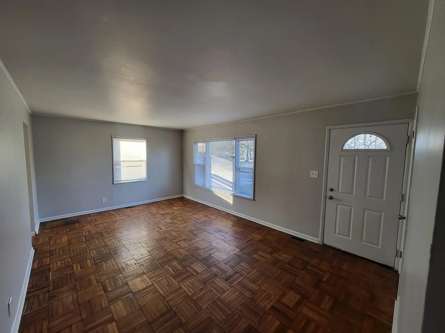 543 W 13th St — Photo 3