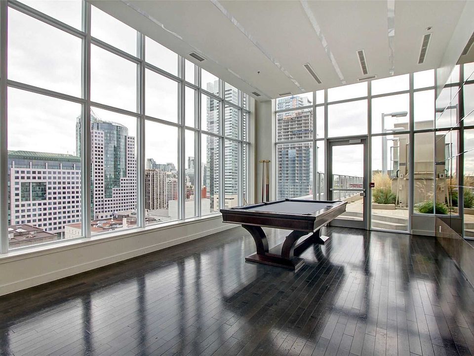 2nd image of 126 Simcoe St #506