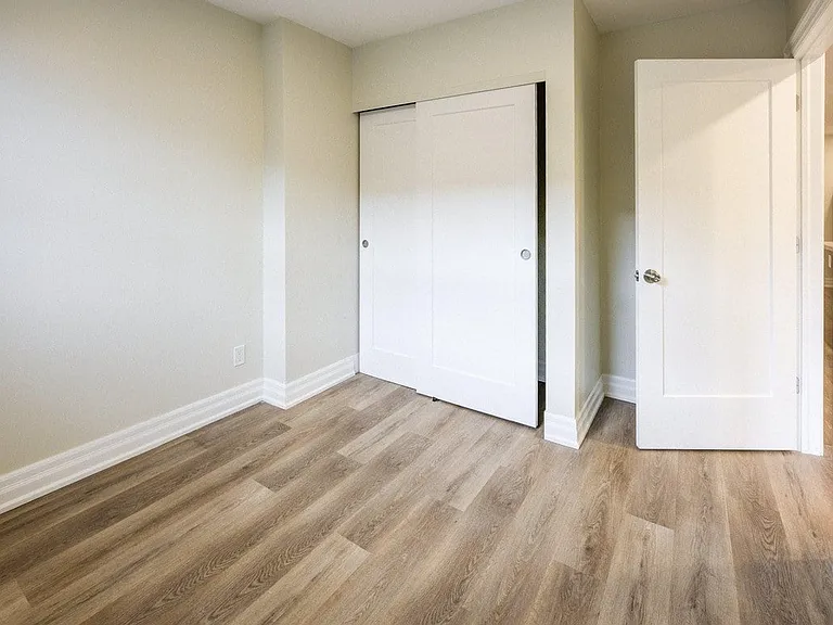 155 Charlton Ave E — Photo 19
