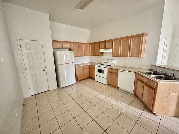 4th image of 215 Dale Earnhardt Dr #B