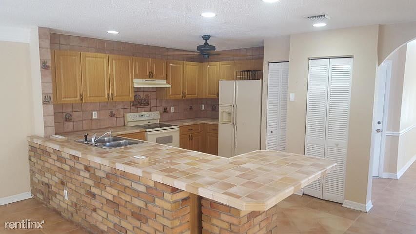 1st image of 4165 Pine Hollow Cir