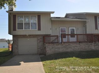 718 Ganim Dr, Belleville, IL 62221