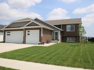 220 6th St E, Horace, ND 58047