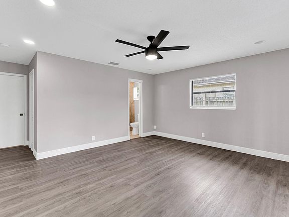 5th image of 1821 NW 51st Avenue