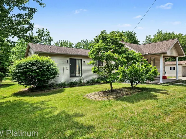 34926 Ridge Rd, Richmond, MI 48062