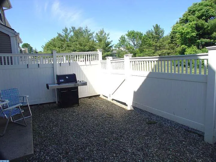 102 Shrewsbury Ct — Photo 16