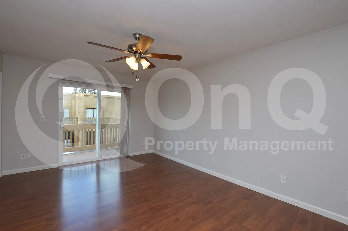 2 bed, 3.0 bath, 999 sqft, $999 — Photo 4