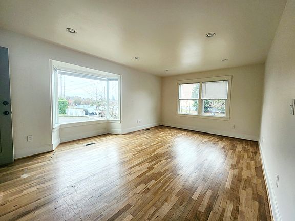 5th image of 6623 N Vancouver Ave APT 2